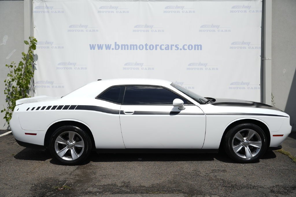 Used 2018 Dodge Challenger SXT RWD image 7