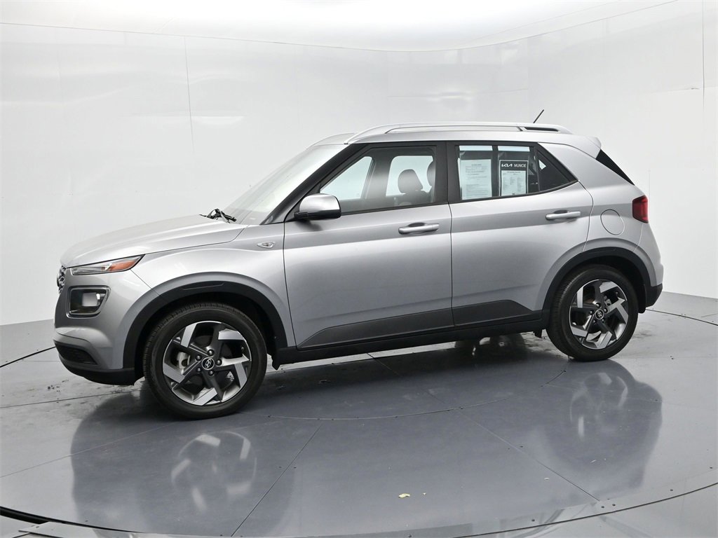 Used 2023 Hyundai Venue SEL image 4