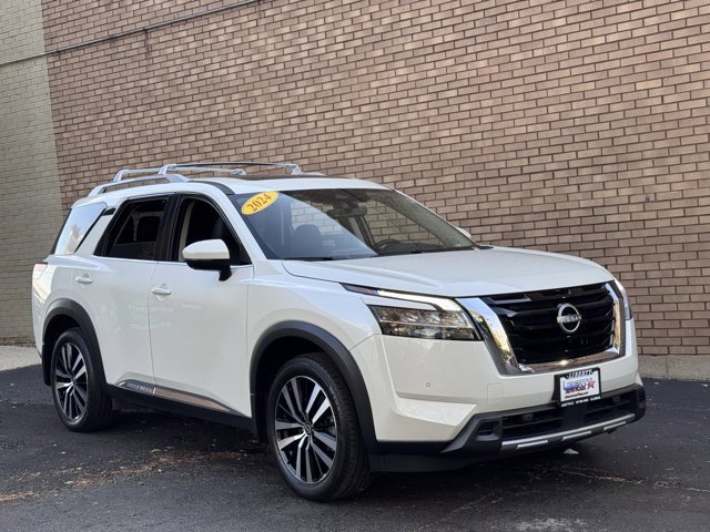 Used 2024 Nissan Pathfinder Platinum w/ Cargo Package image 2