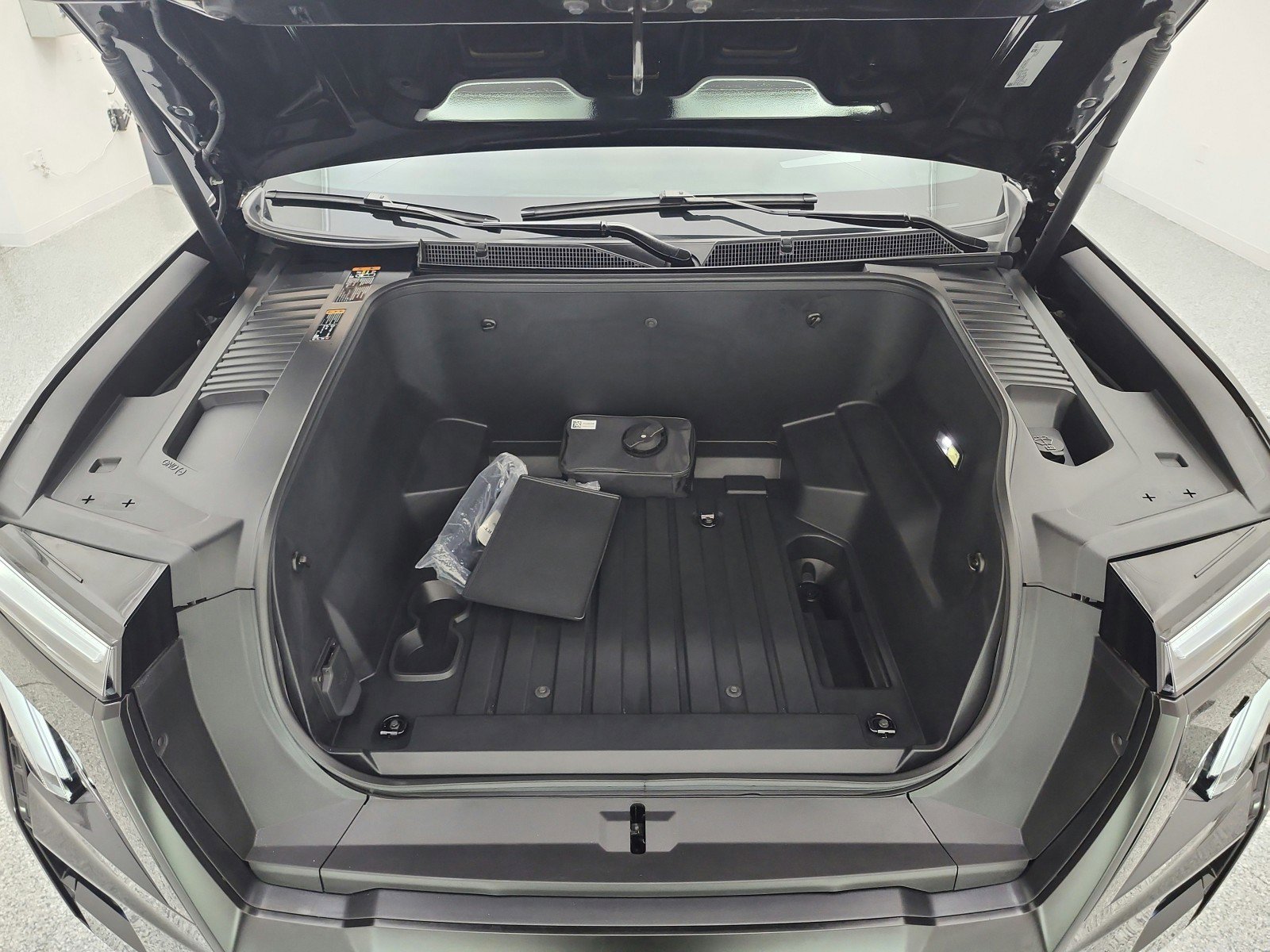 Used 2025 GMC Sierra EV Denali image 16