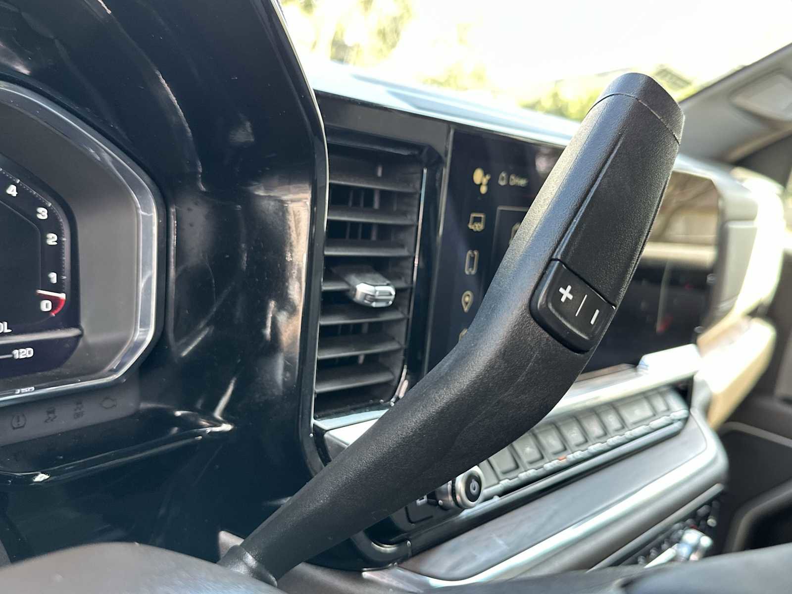 Certified 2025 GMC Sierra 1500 SLT image 23