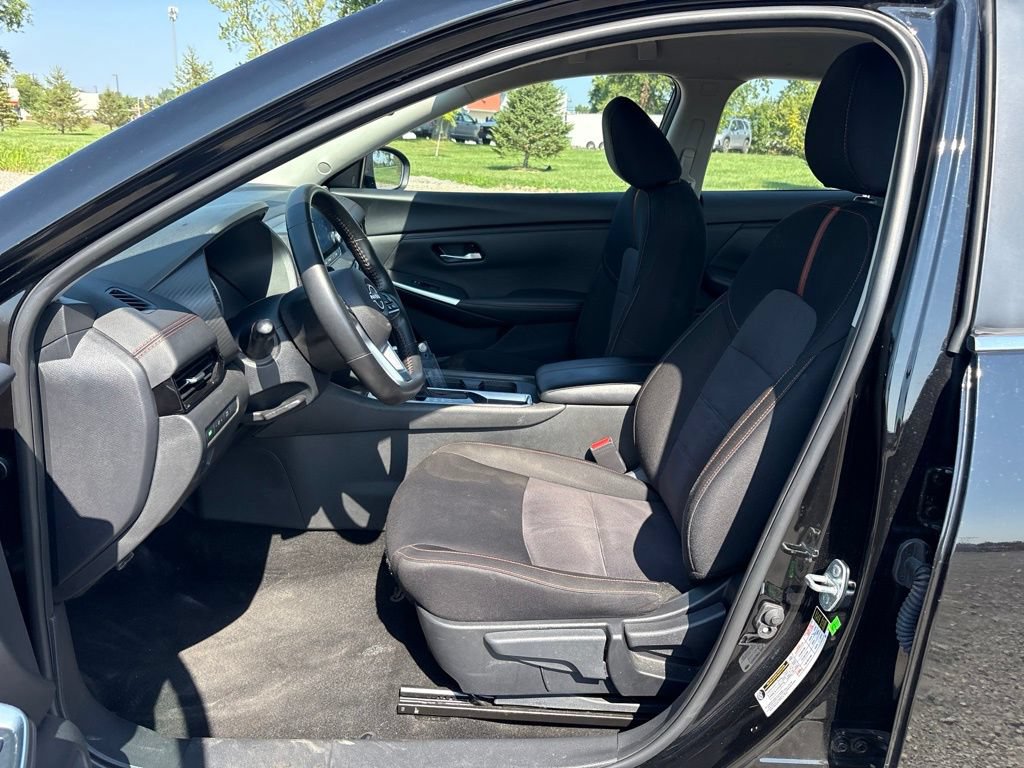 Used 2025 Nissan Sentra SR FWD image 12