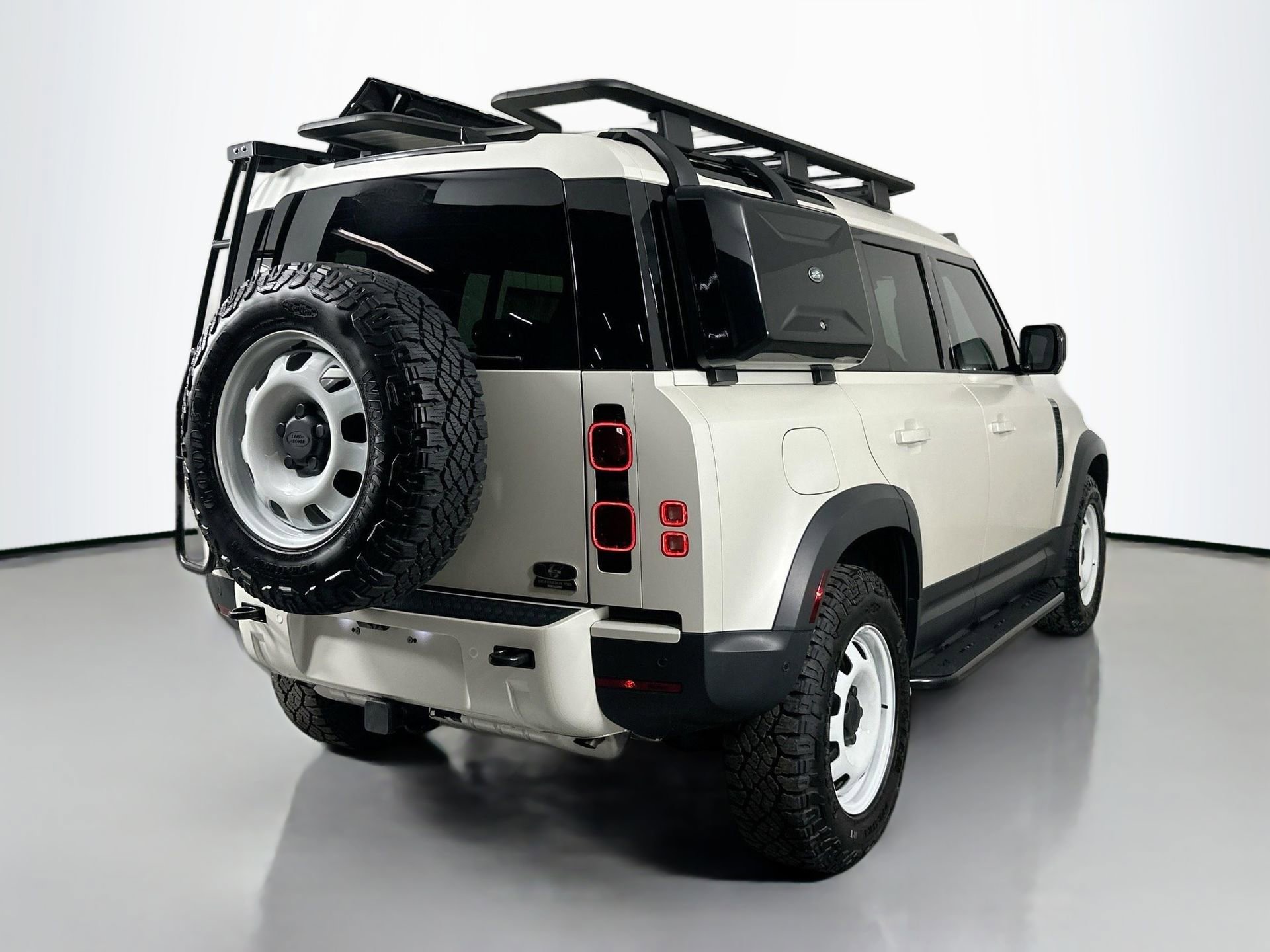 Used 2024 Land Rover Defender 110 S image 6