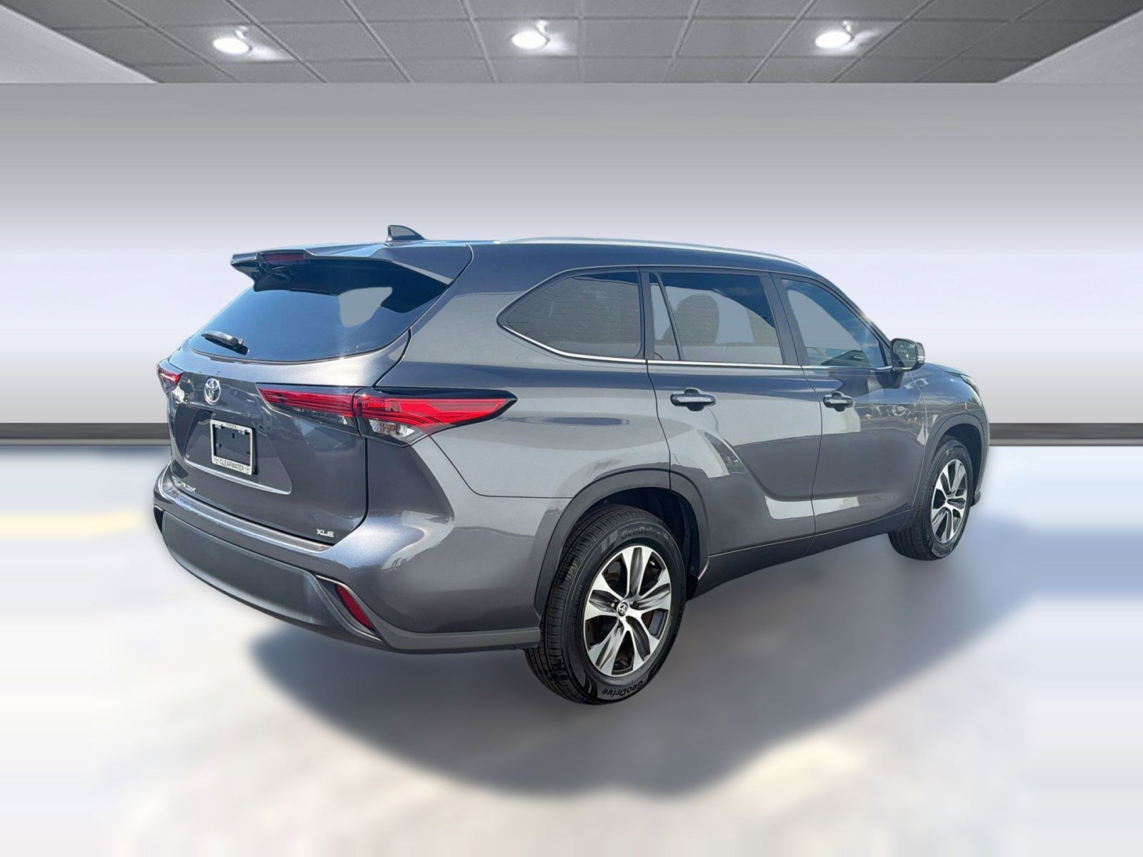 Used 2023 Toyota Highlander XLE image 8