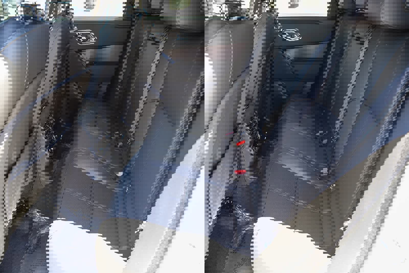 New 2026 Land Rover Range Rover Velar Dynamic SE image 16