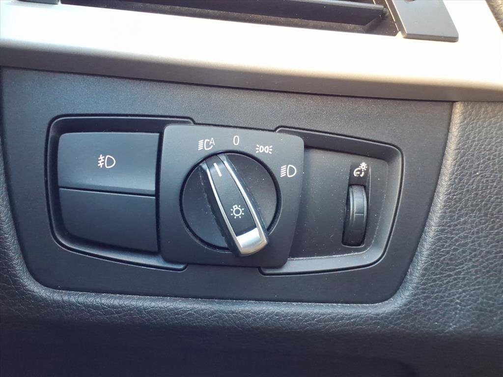 Used 2017 BMW 320i xDrive Sedan image 19