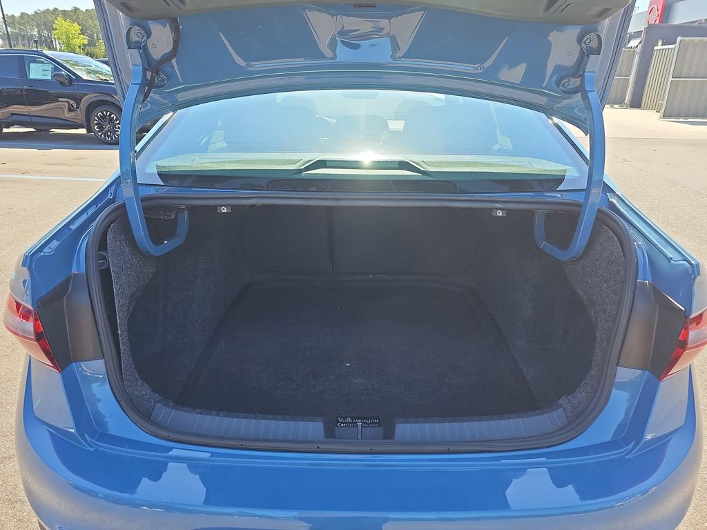 Used 2025 Volkswagen Jetta GLI Autobahn FWD image 16