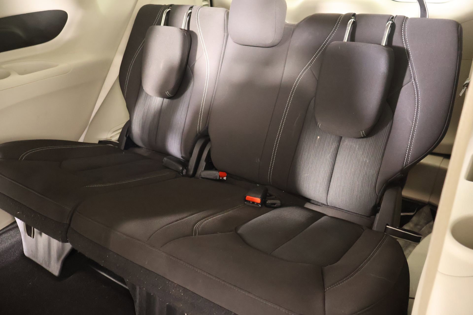 Used 2023 Chrysler Voyager LX image 13