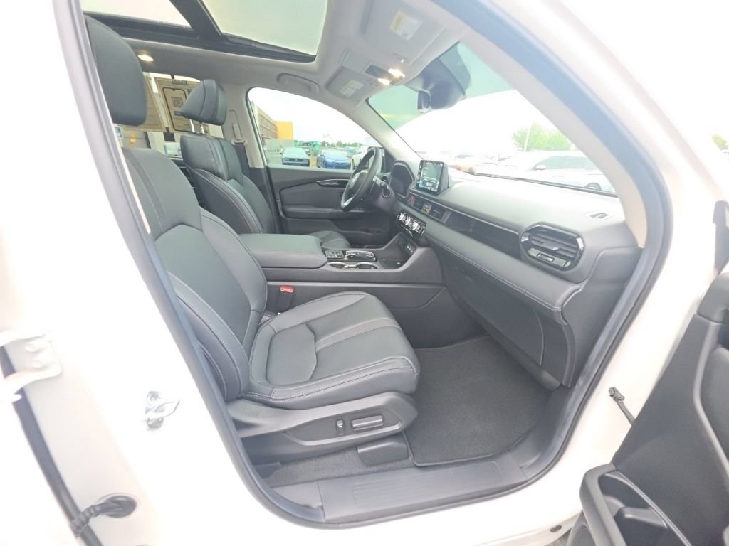 Used 2025 Honda Pilot Touring image 35