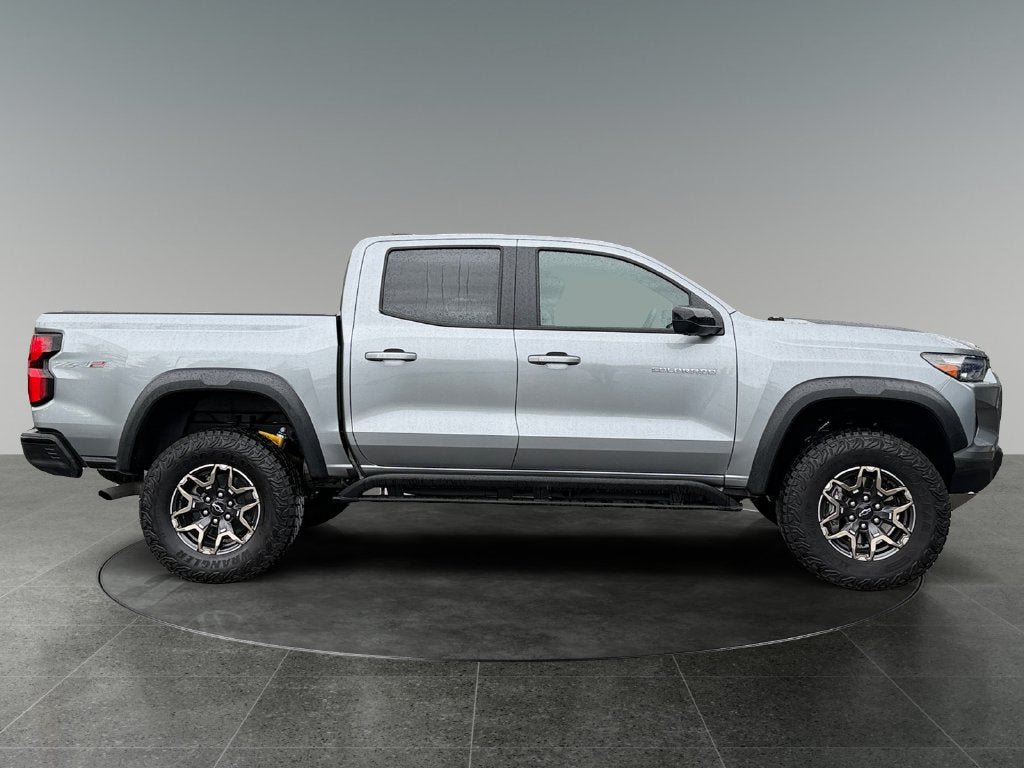 Used 2026 Chevrolet Colorado ZR2 w/ Technology Package AWD/4WD image 11