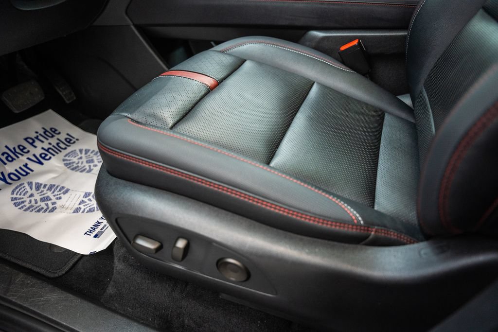Used 2024 Chevrolet Traverse RS FWD image 40