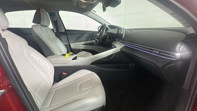 Certified 2023 Hyundai Elantra Limited FWD image 29