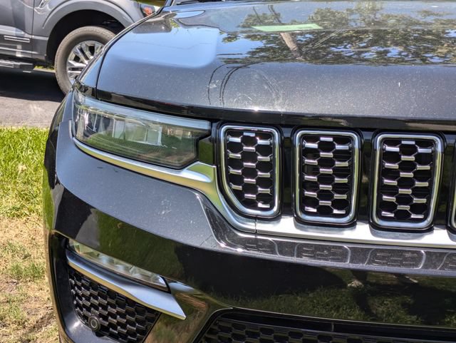 Used 2023 Jeep Grand Cherokee Summit w/ Advanced Protech Group IV AWD/4WD image 11