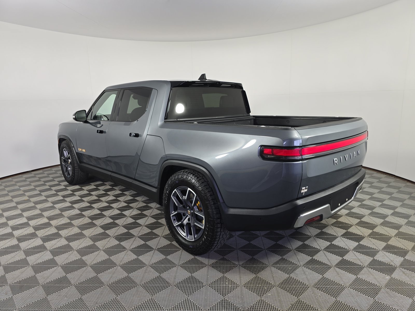 Used 2024 Rivian R1T Adventure Quad AWD/4WD image 3