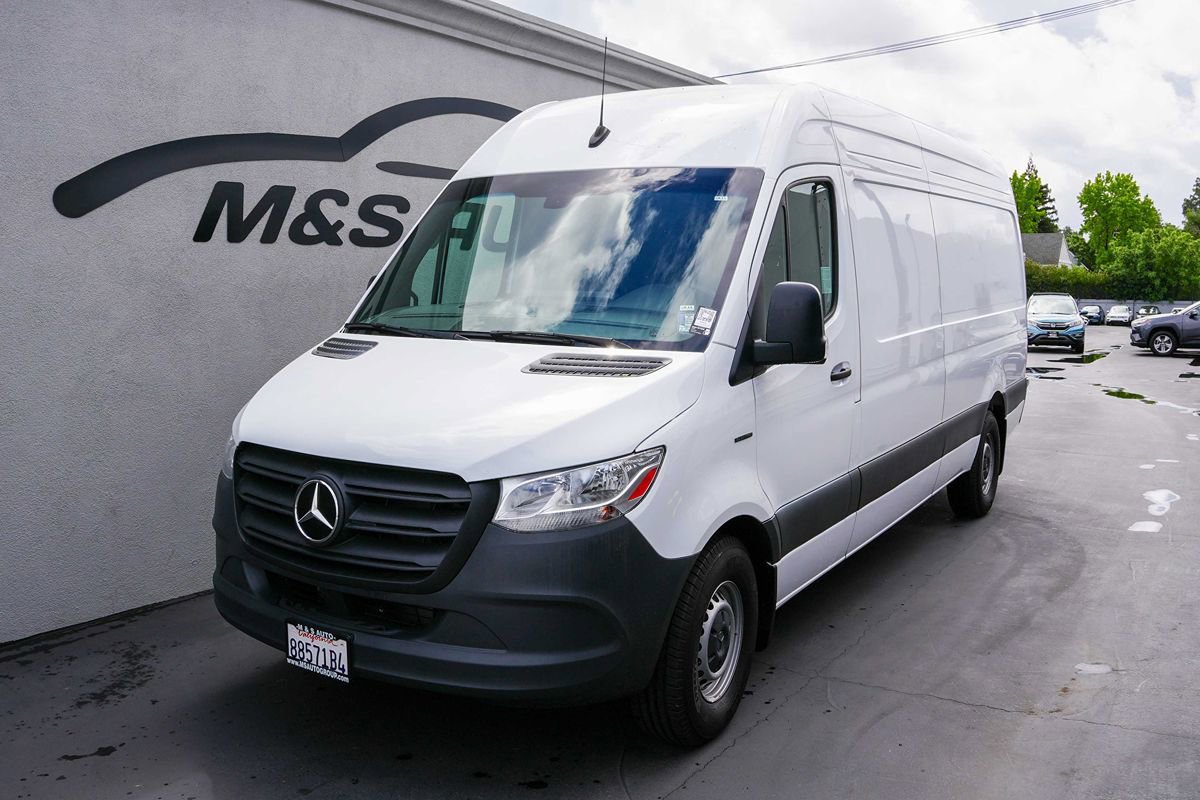 Used 2024 Mercedes-Benz eSprinter 170 Cargo image 4