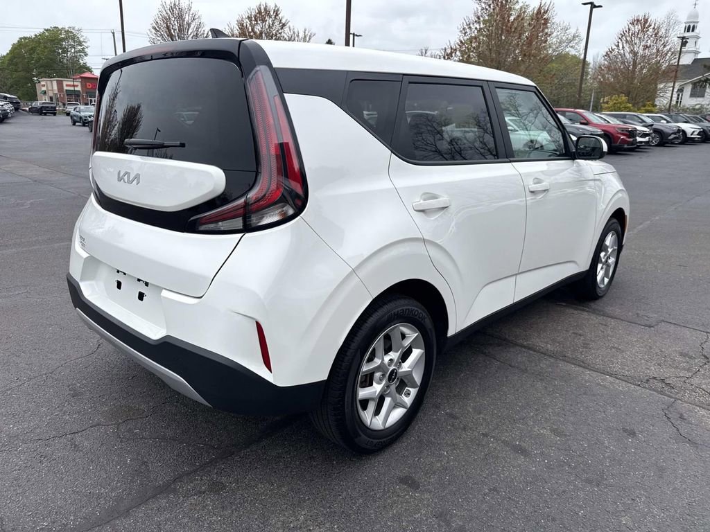 Used 2025 Kia Soul LX w/ LX Technology Package FWD image 7