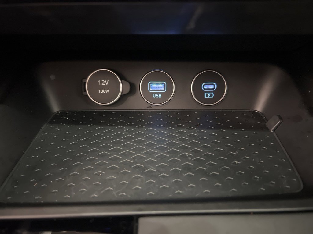 Used 2025 Genesis G70 2.5T image 13