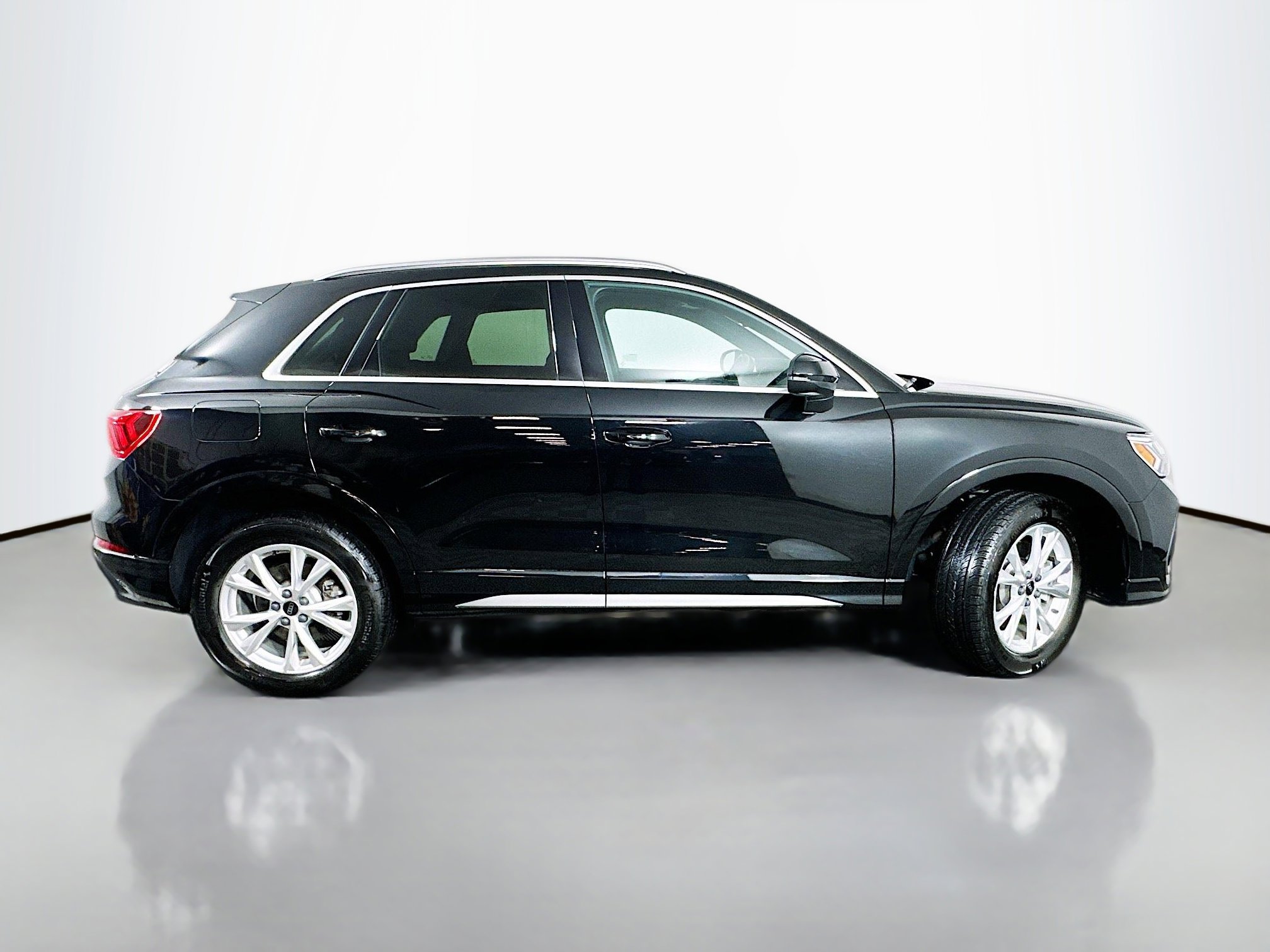 Used 2025 Audi Q3 2.0T Premium w/ Convenience Package AWD/4WD image 8