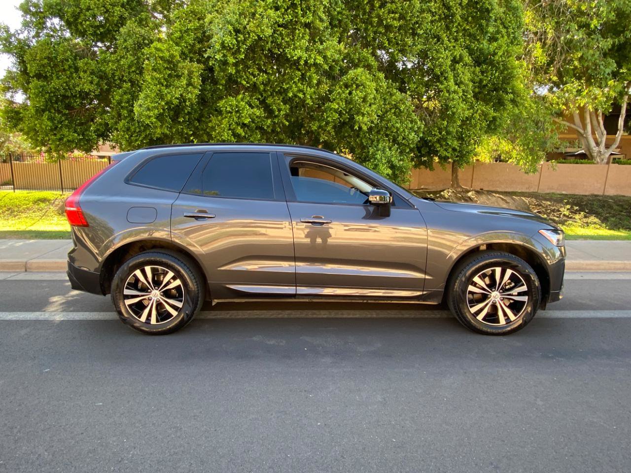 Used 2024 Volvo XC60 B5 Core AWD/4WD image 3