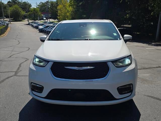 Used 2023 Chrysler Pacifica Touring-L FWD image 8