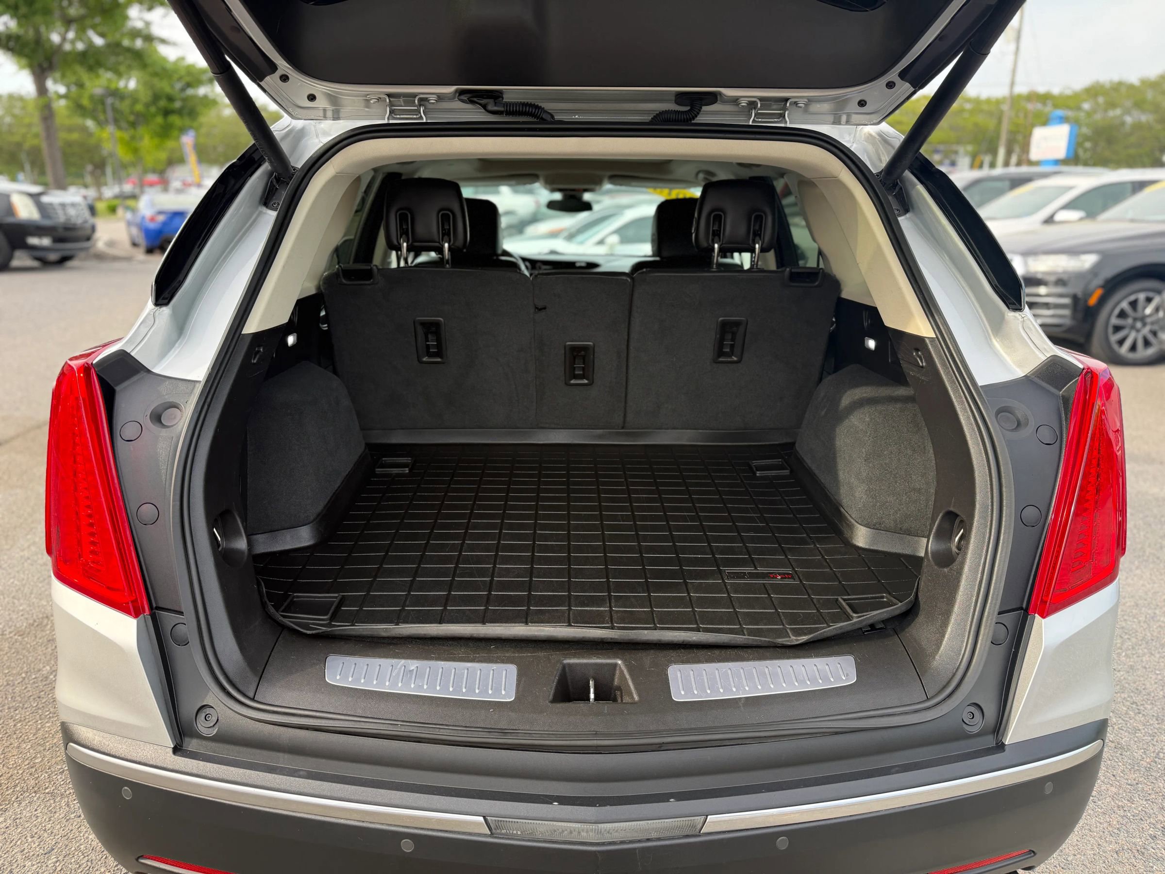 Used 2018 Cadillac XT5 Premium Luxury AWD/4WD image 10