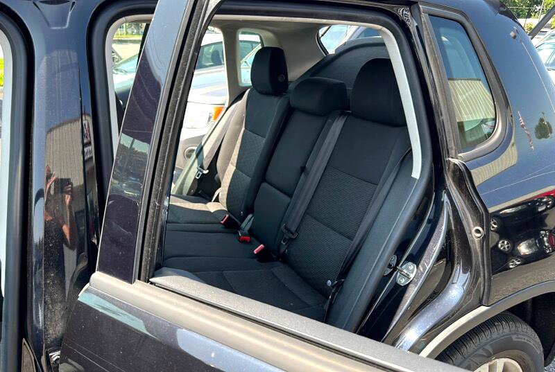 Used 2013 Volkswagen Tiguan S image 12
