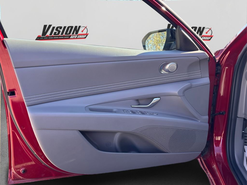 Certified 2025 Hyundai Elantra Sport image 24