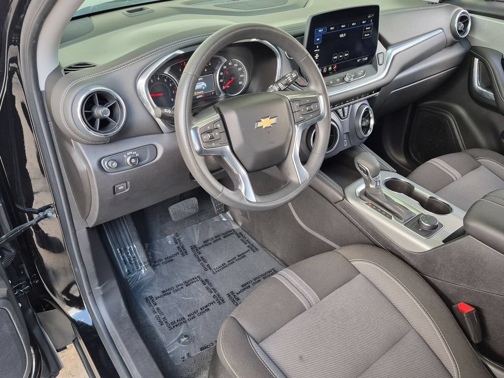 Used 2025 Chevrolet Blazer LT AWD/4WD image 11