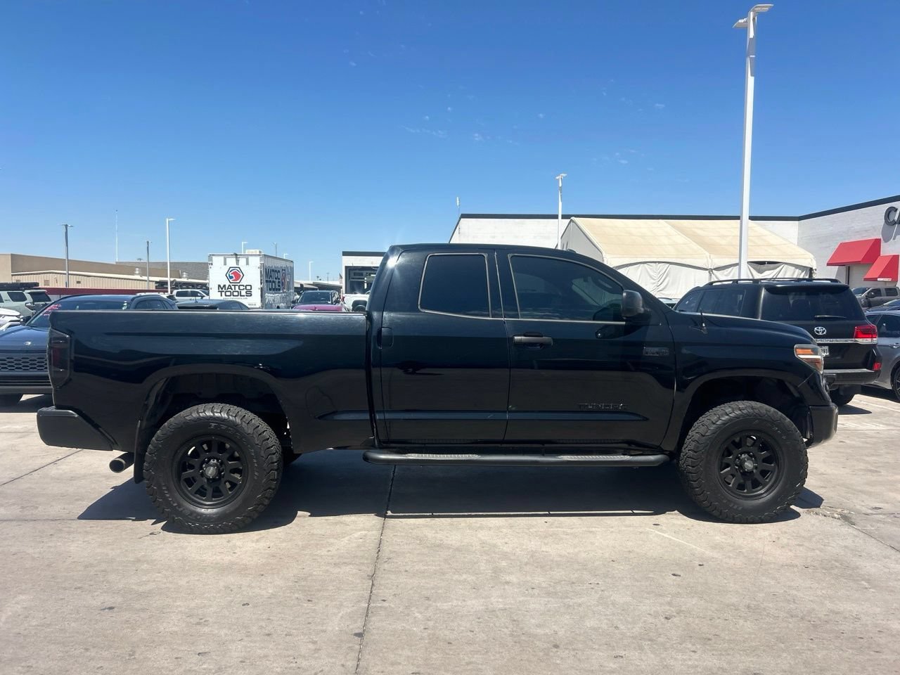 Used 2017 Toyota Tundra SR5 AWD/4WD image 3