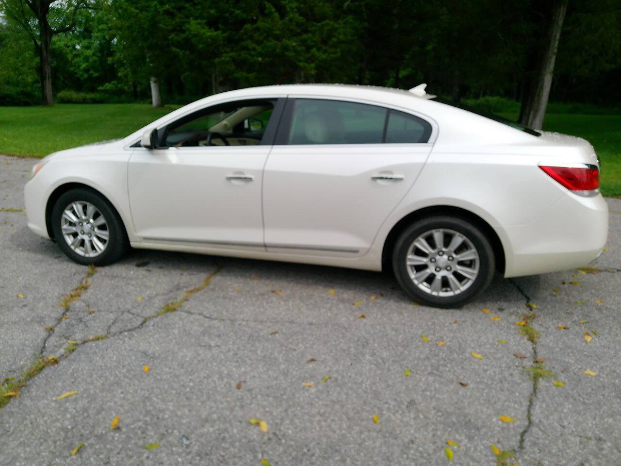 Used 2012 Buick LaCrosse Convenience FWD image 9