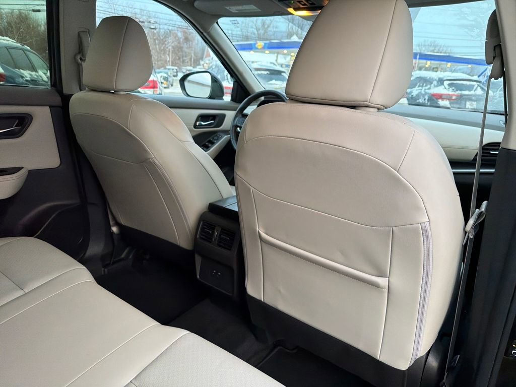 Used 2023 Nissan Rogue SV w/ SV Premium B Package image 36