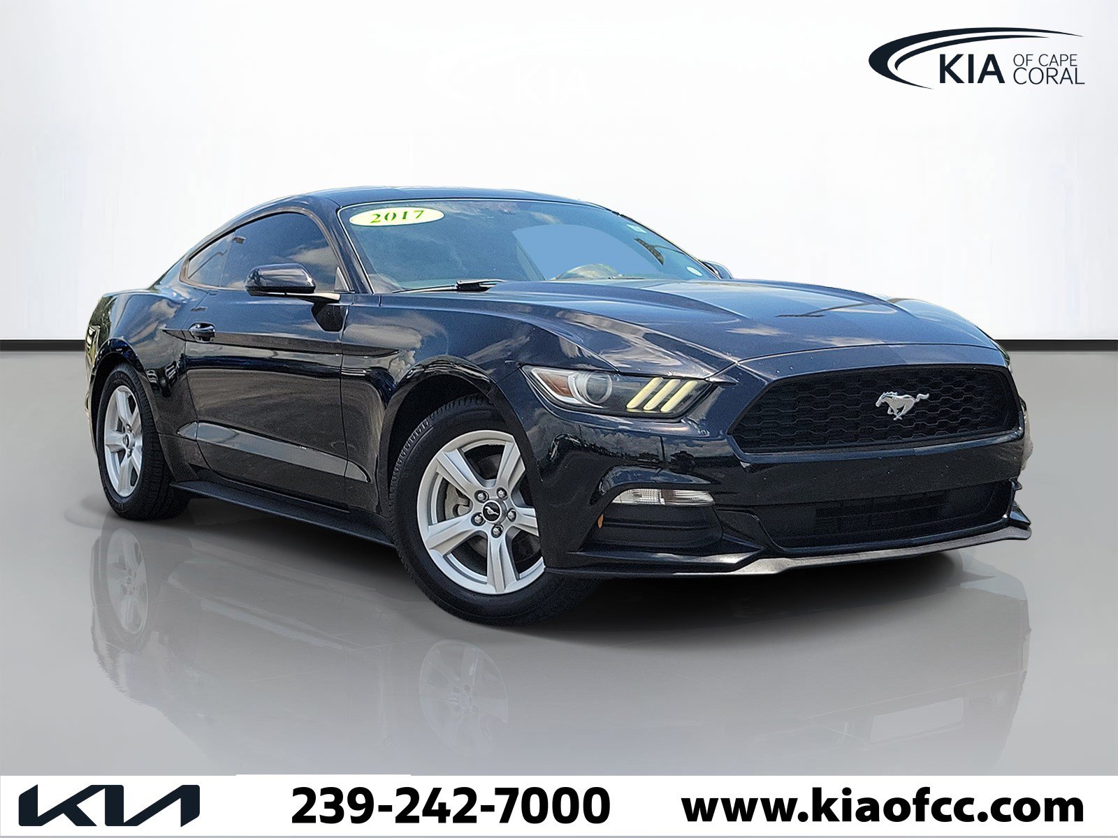 Used 2017 Ford Mustang Coupe RWD image 1