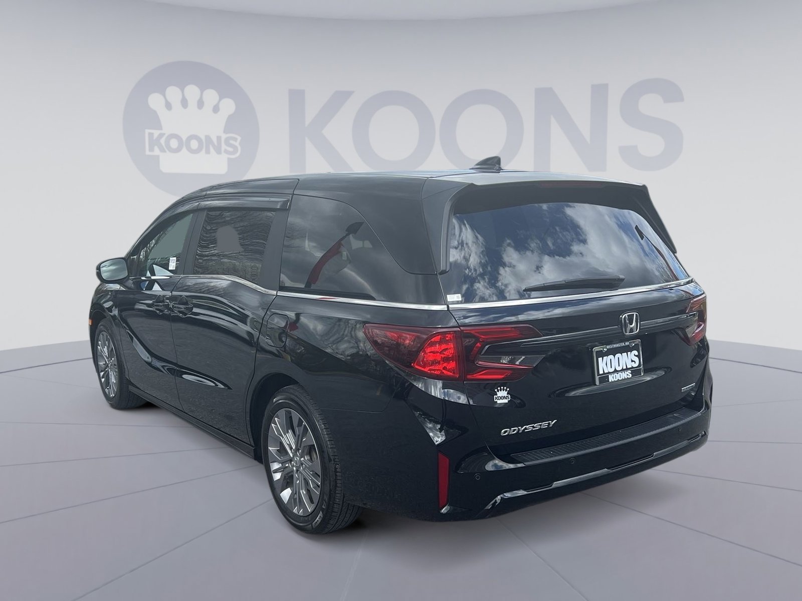 Used 2025 Honda Odyssey Touring image 4