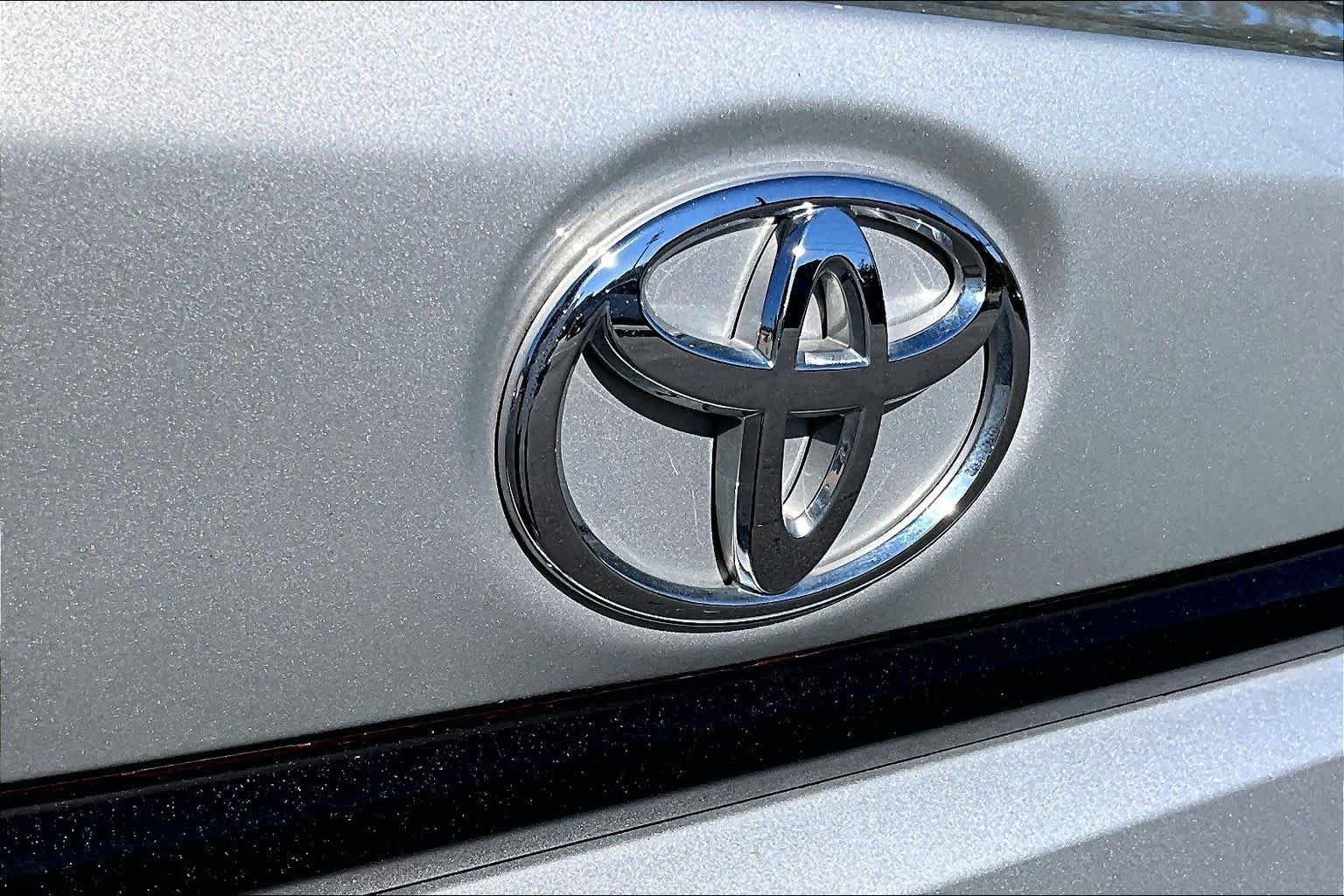 Used 2024 Toyota Corolla LE FWD image 31