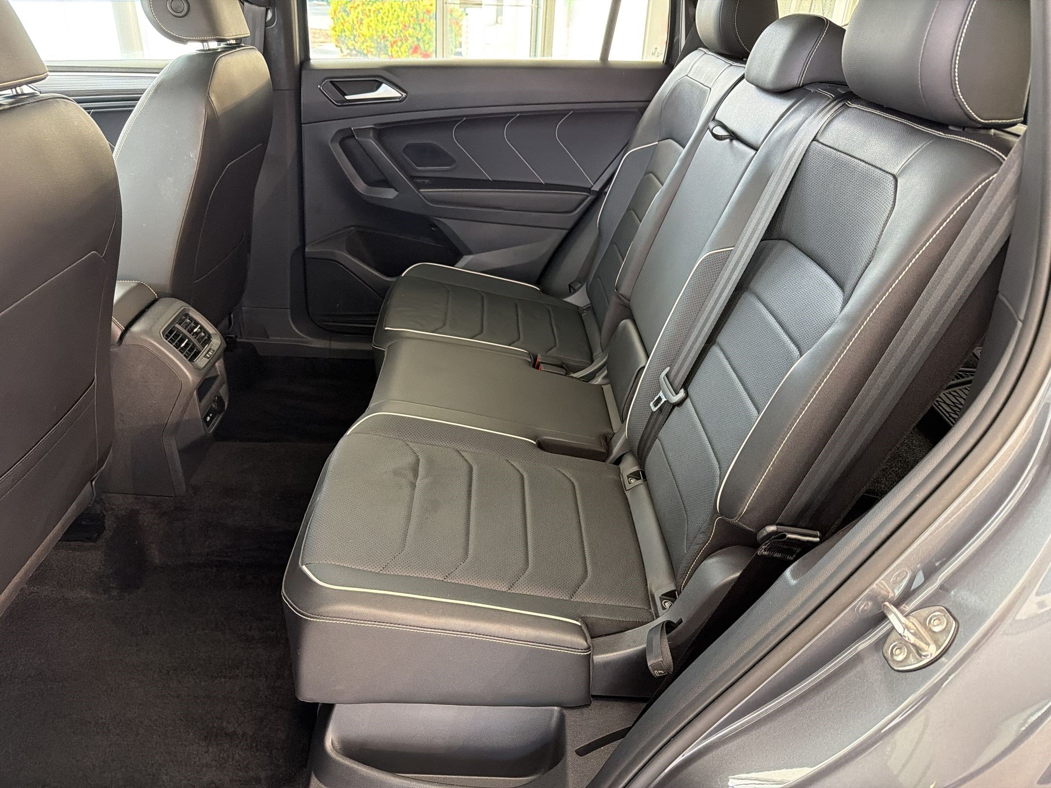 Used 2024 Volkswagen Tiguan SEL R-Line AWD/4WD image 24