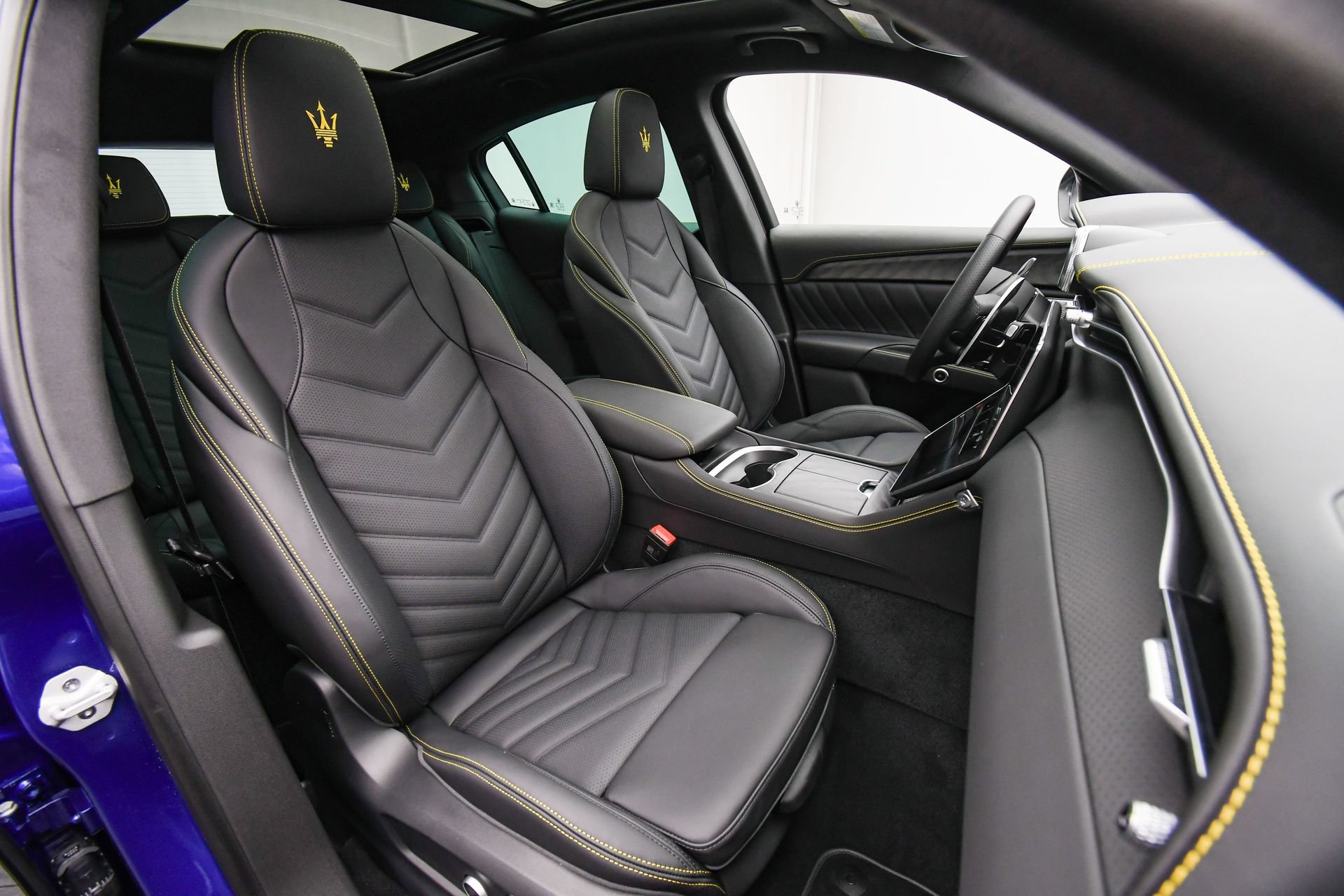 Used 2025 Maserati Grecale GT AWD/4WD image 16