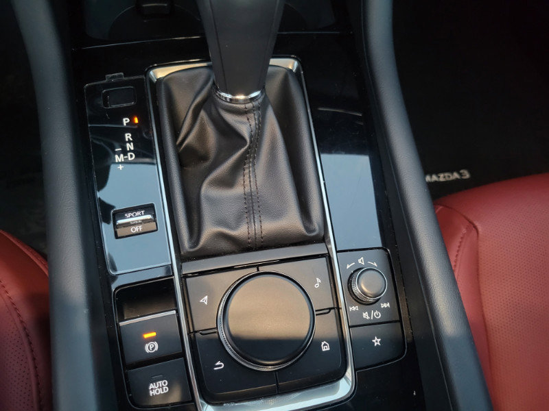 Used 2025 MAZDA MAZDA3 s image 33