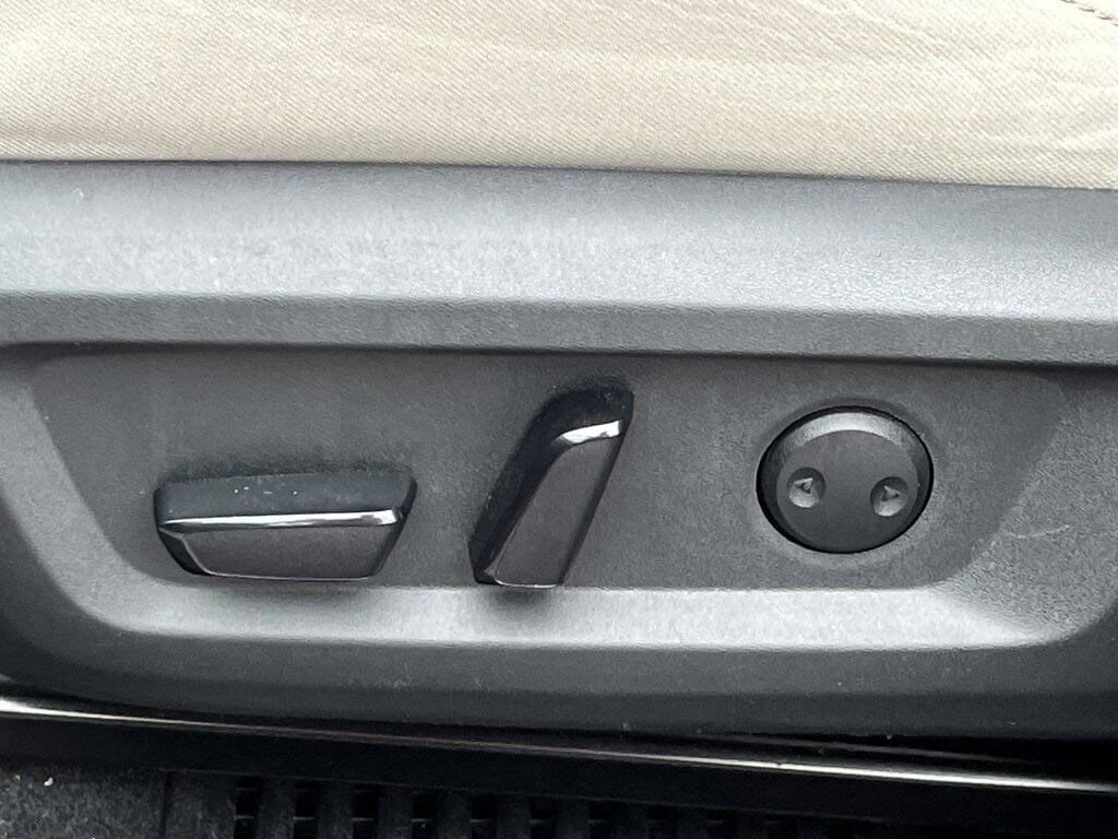 Used 2023 Nissan Rogue SV image 16