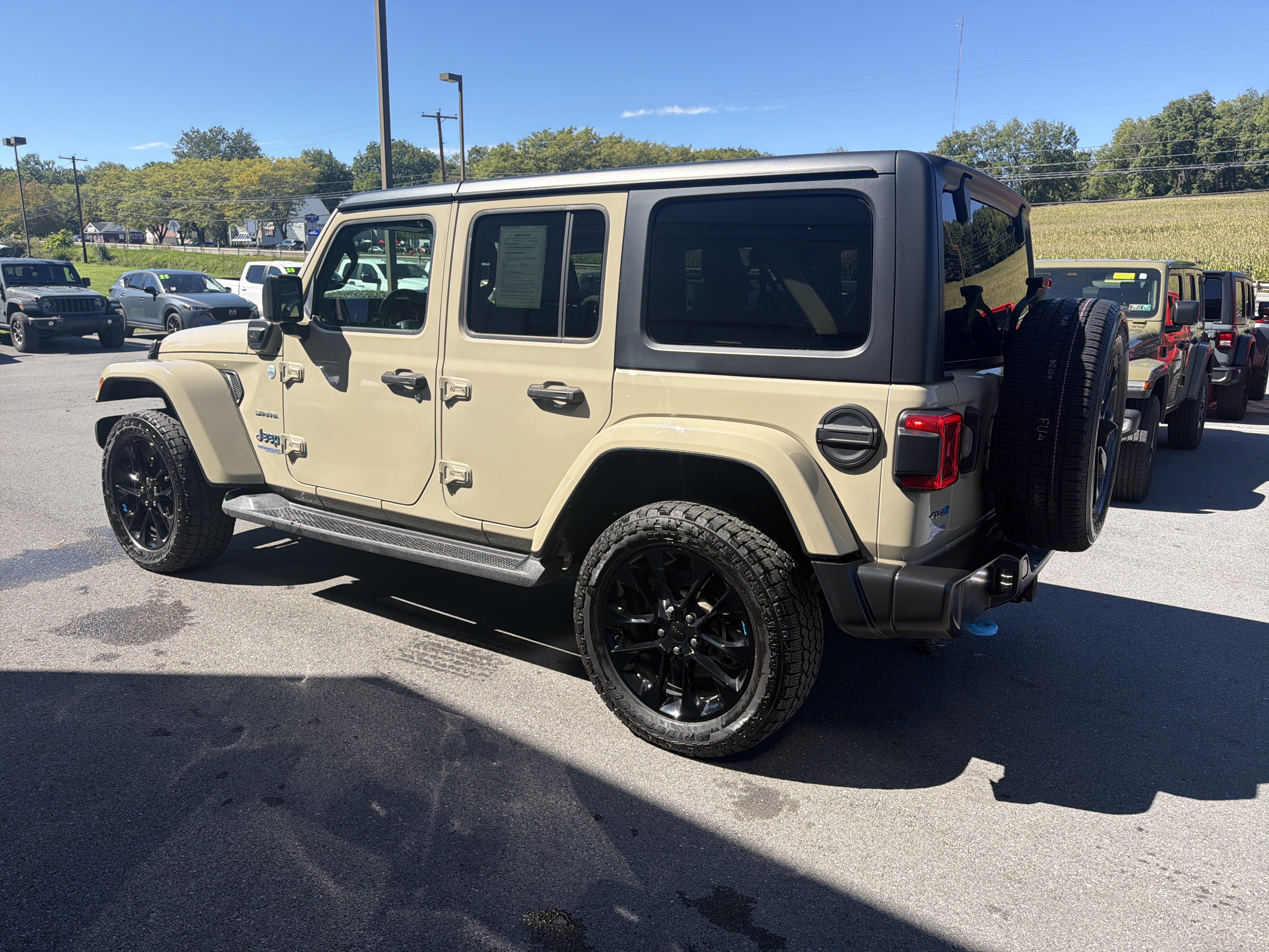 Used 2022 Jeep Wrangler Unlimited Sahara w/ Cold Weather Group AWD/4WD image 6