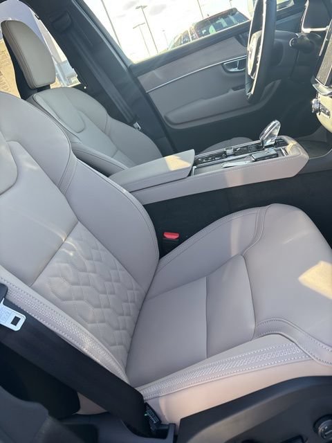 New 2026 Volvo XC90 B6 Plus w/ Protection Package Premier AWD/4WD image 34