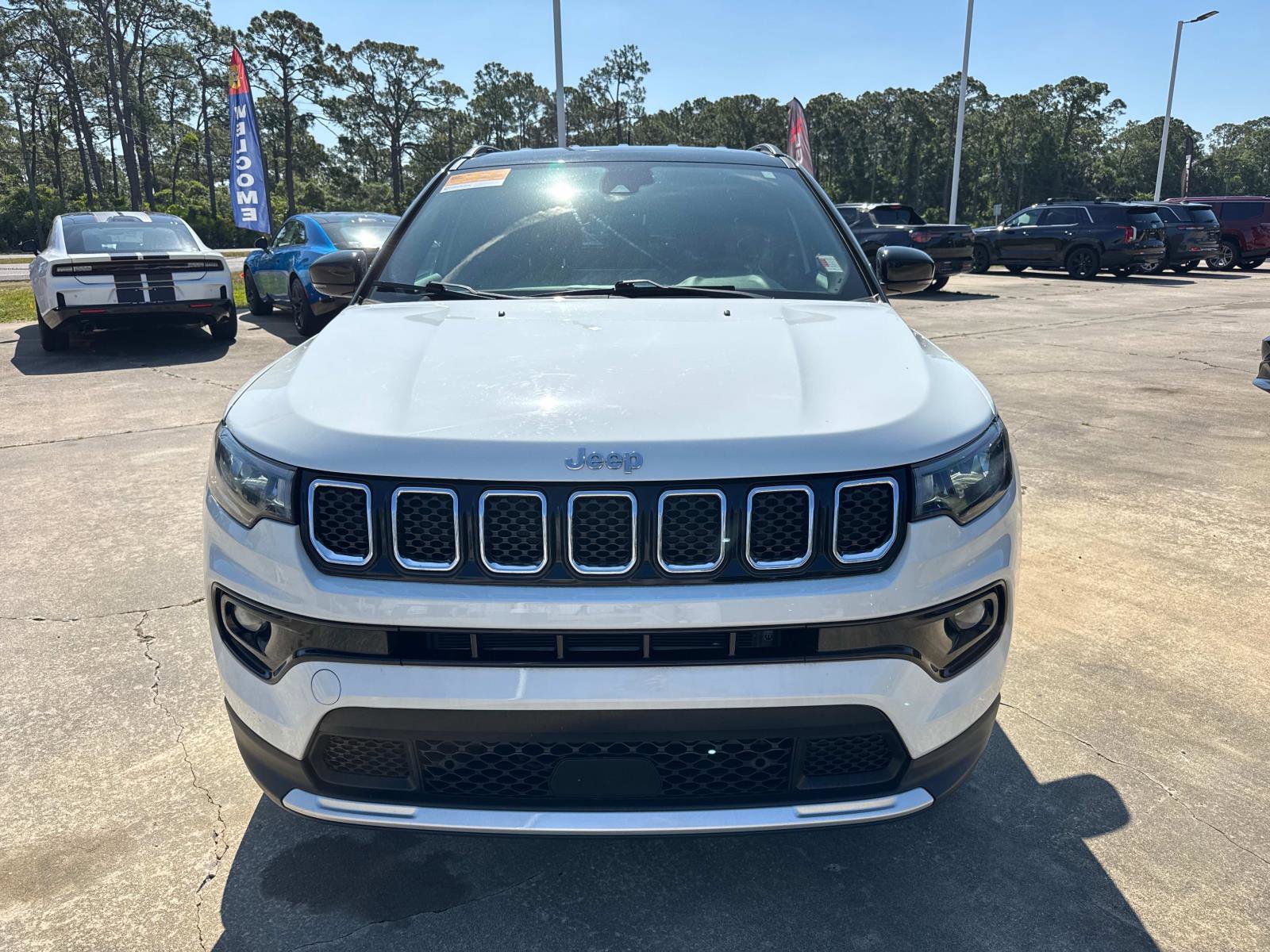 Used 2023 Jeep Compass Limited w/ Elite Group AWD/4WD image 8
