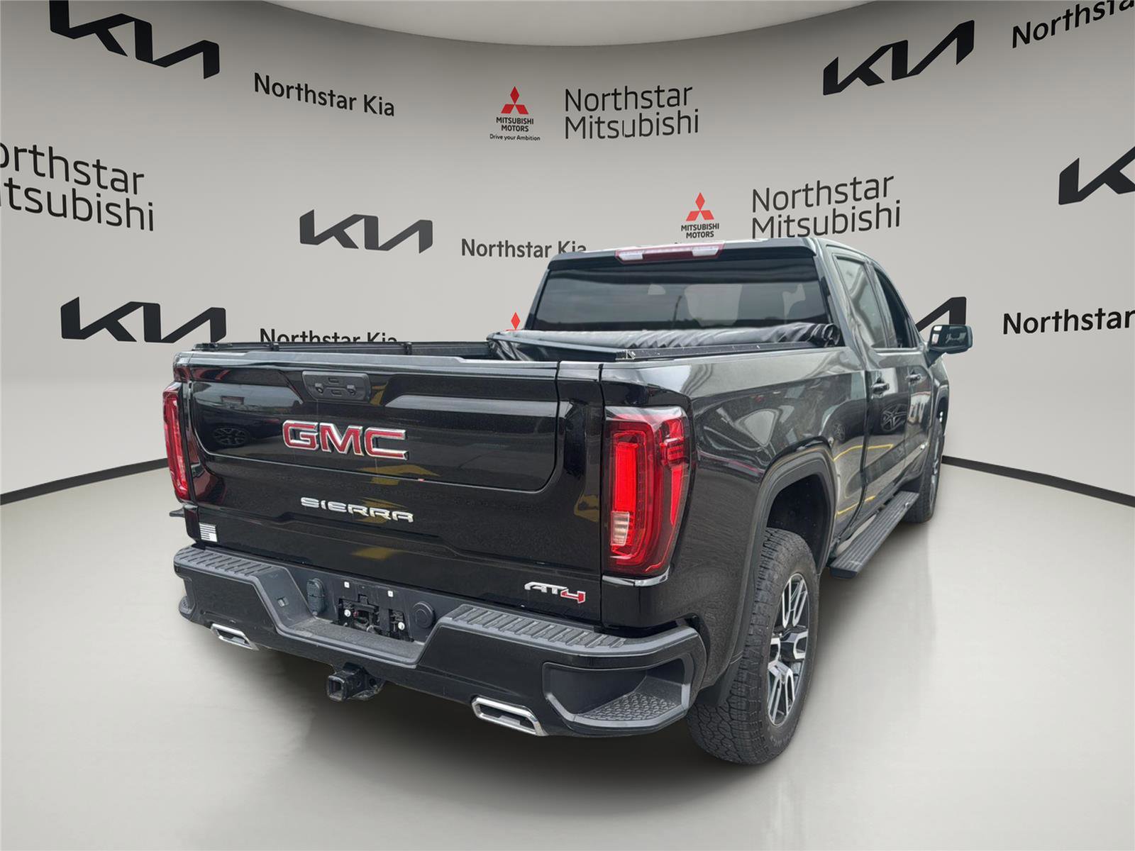 Used 2022 GMC Sierra 1500 AT4 AWD/4WD image 5