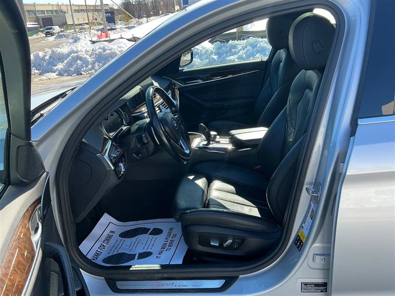 Used 2017 BMW 540i xDrive image 22