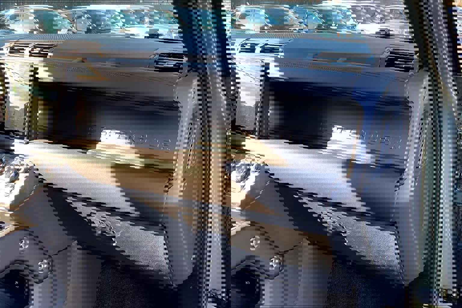 Used 2025 Land Rover Defender 110 S image 17