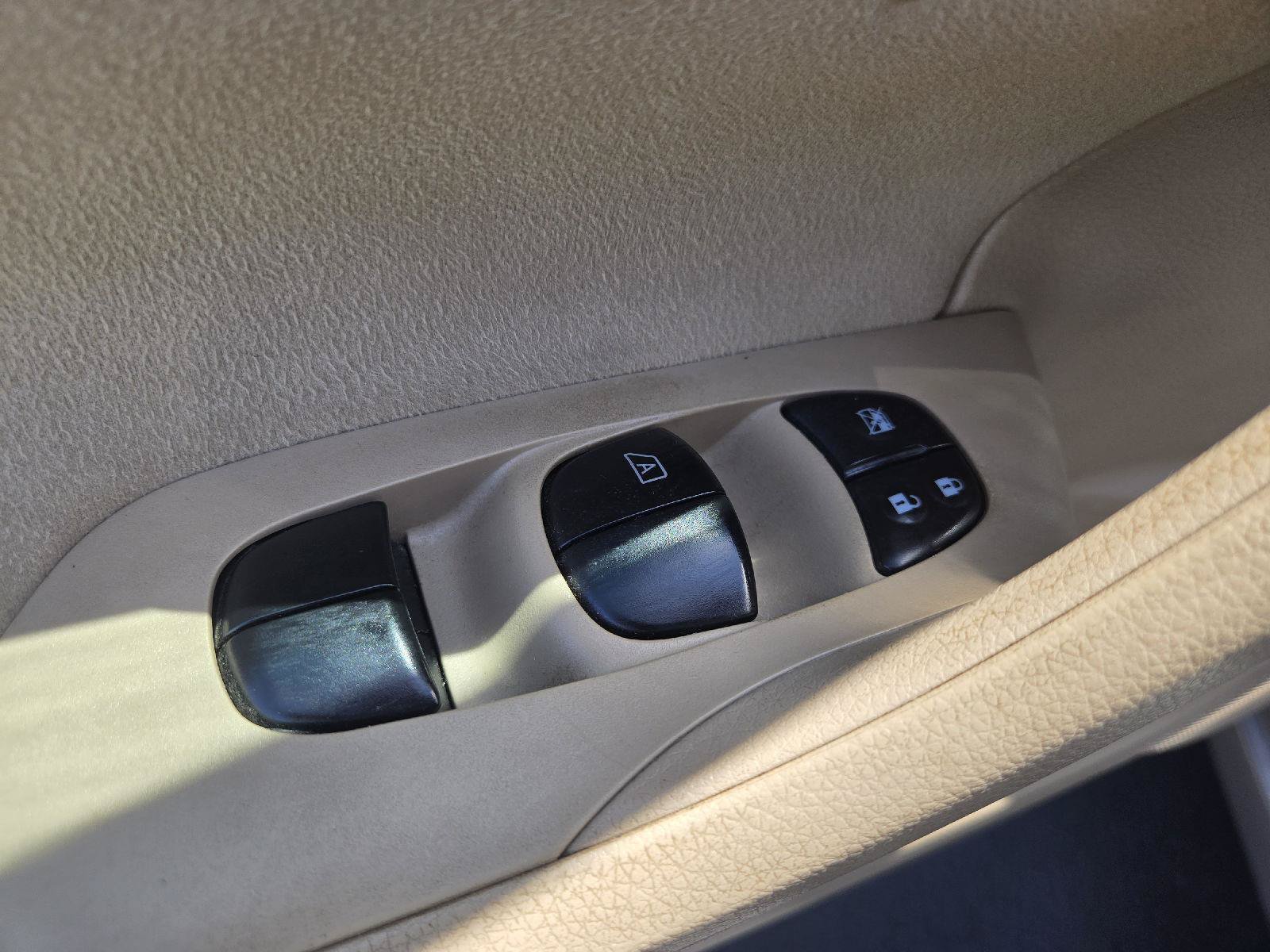 Used 2014 Nissan Altima 2.5 SV FWD image 14