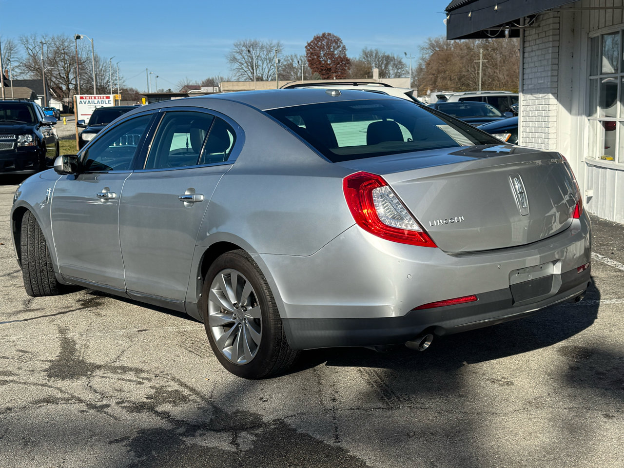 Used 2013 Lincoln MKS image 3
