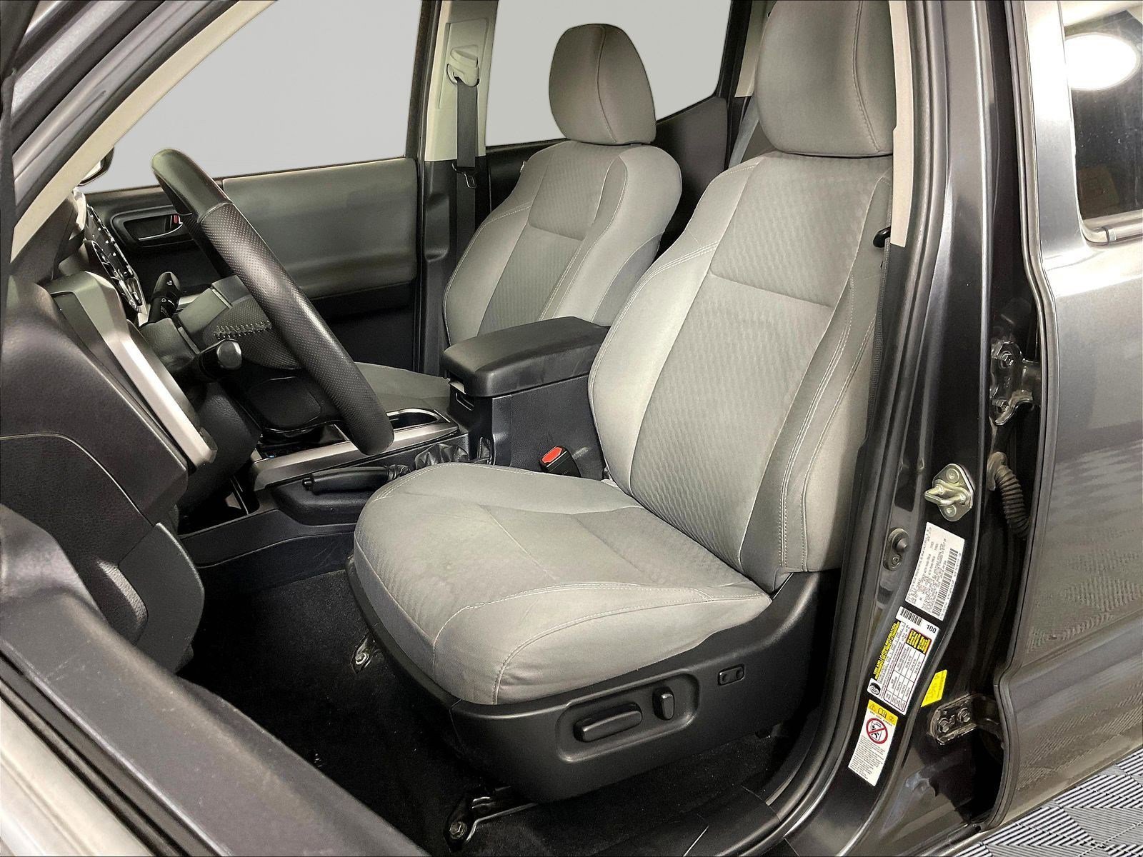 Used 2020 Toyota Tacoma SR5 AWD/4WD image 22