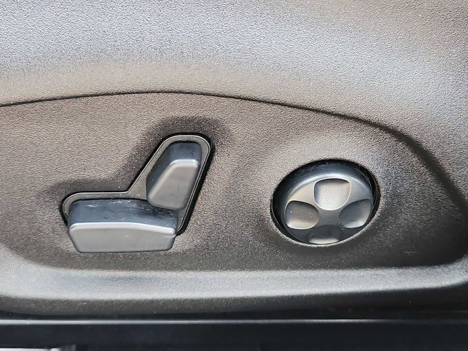 Used 2018 Jeep Renegade Trailhawk w/ Cold Weather Group II image 17