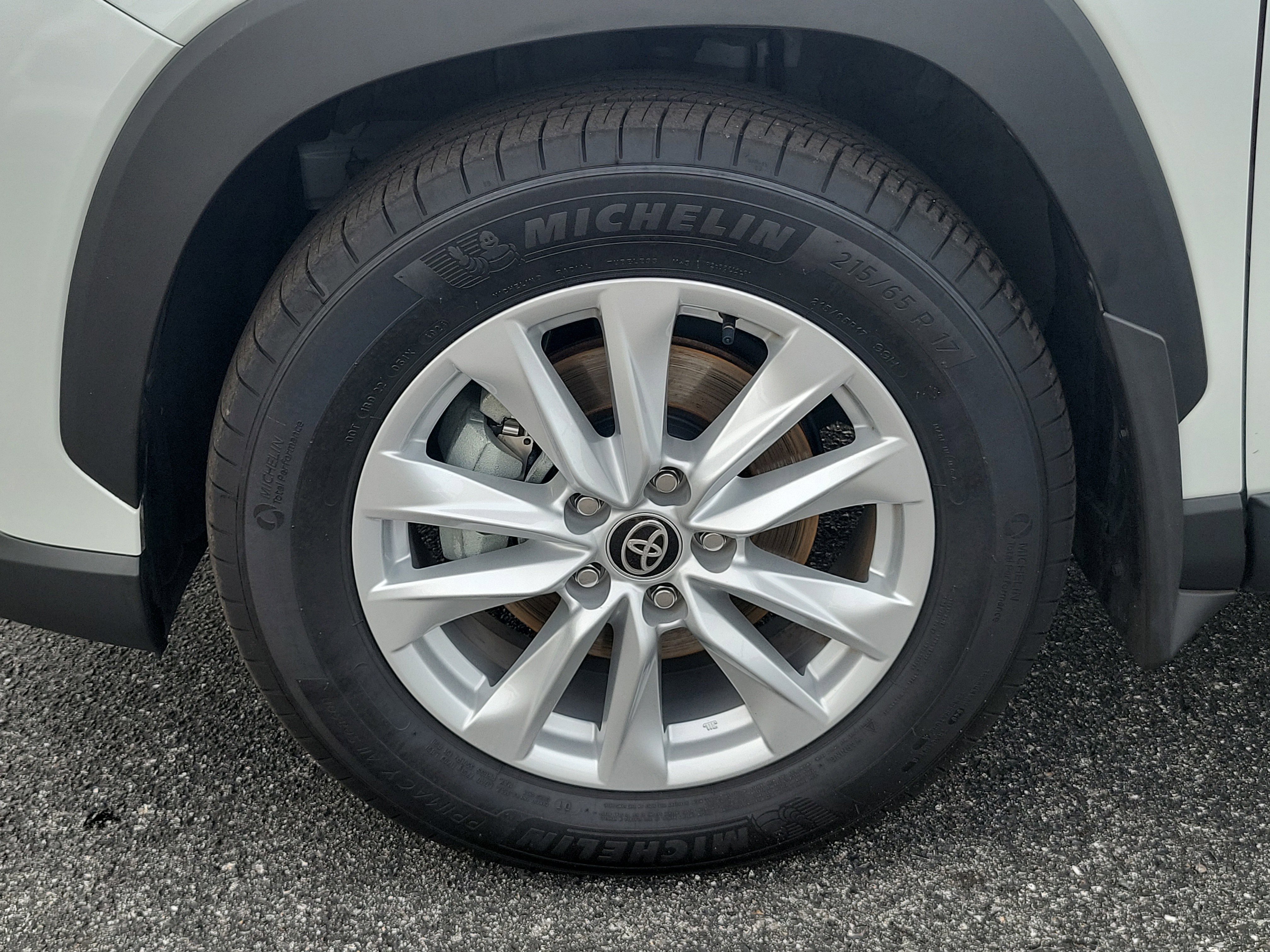 Used 2025 Toyota Corolla Cross LE image 10