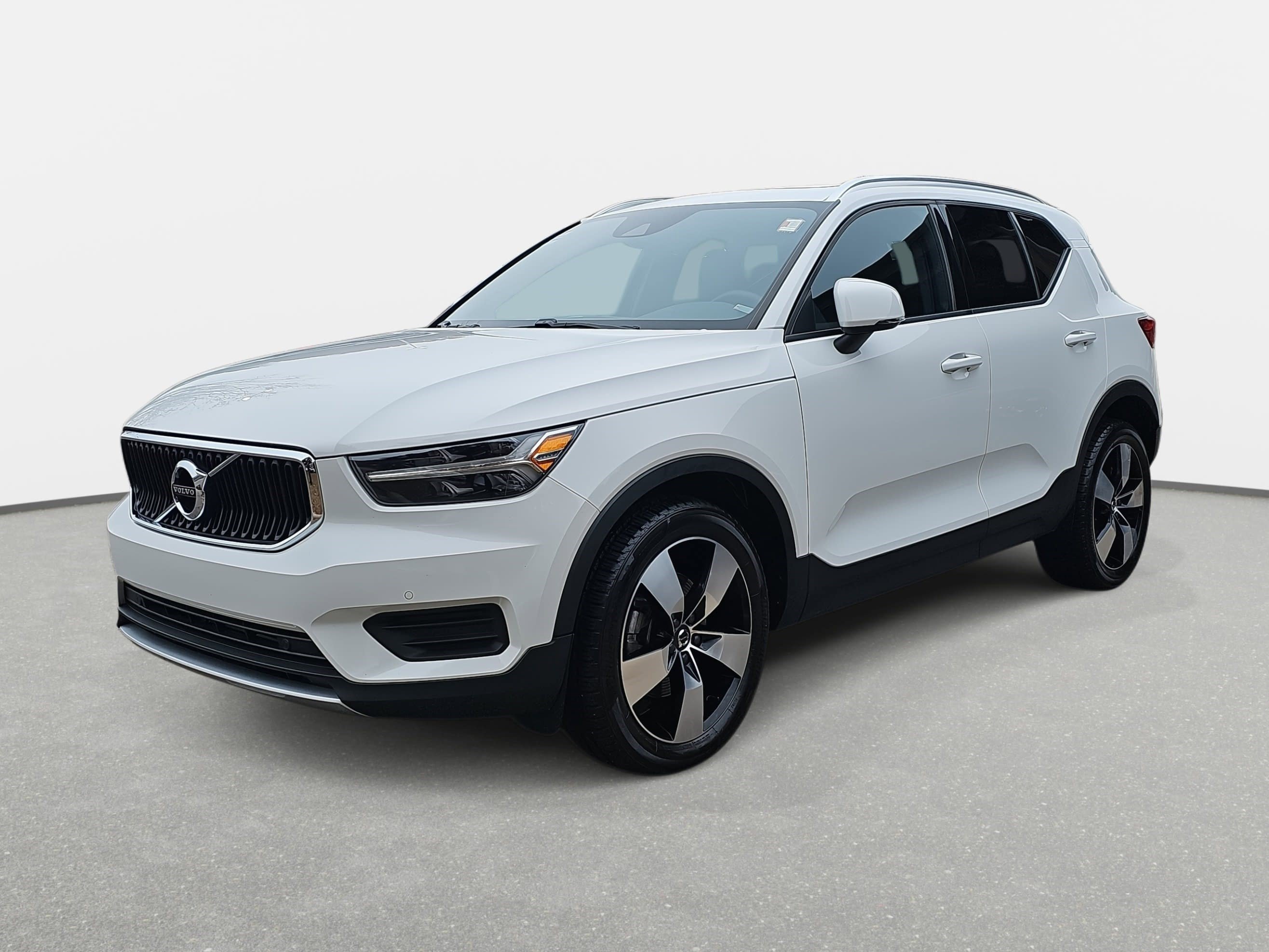 Used 2020 Volvo XC40 T5 Momentum